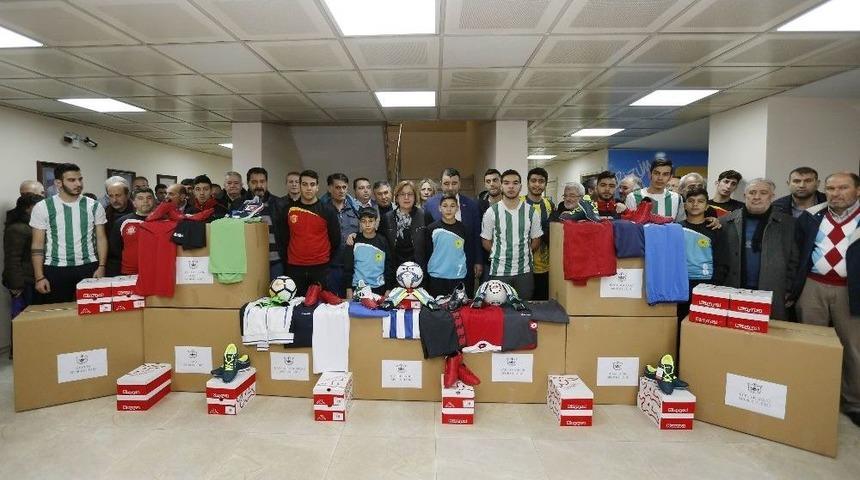 Konak&rsquo;ta Amat&ouml;re Yeni Yıl Armağanı