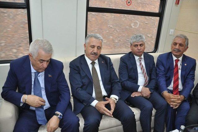 Btk Demiryolu Hattı’nda Tiflis’ten Kars’a İlk Tren Geldi