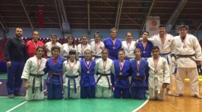 Salihlili Judoculardan Madalya Yağmuru