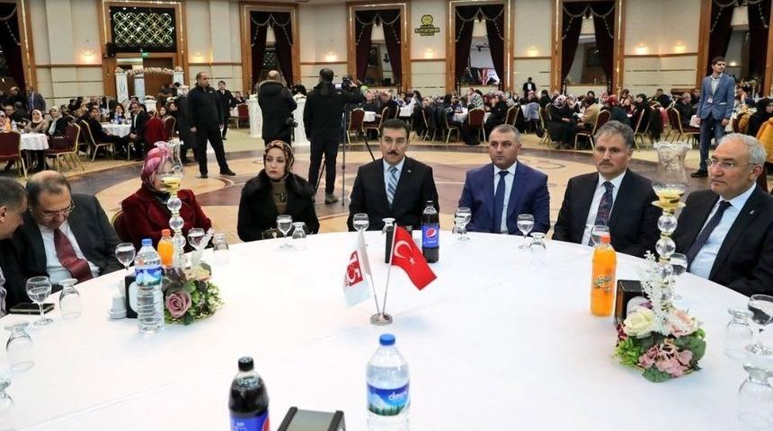 Bakan T&uuml;fenkci &lsquo;&uuml;lkem İ&ccedil;in Birlik&rsquo; Gecesine Katıldı