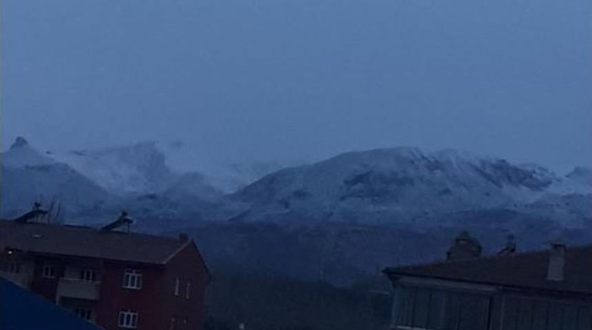 Iğdır&rsquo;ın Y&uuml;ksek Kesimlerine Kar Yağdı