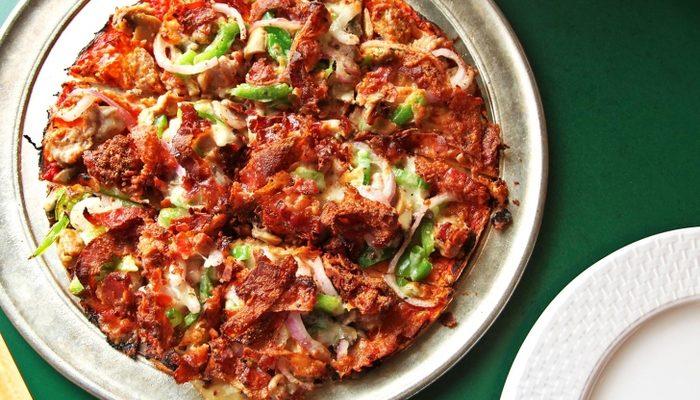 Evde Hazırlayabileceğiniz Hamursuz ve Kolay 6 Pizza Tarifi