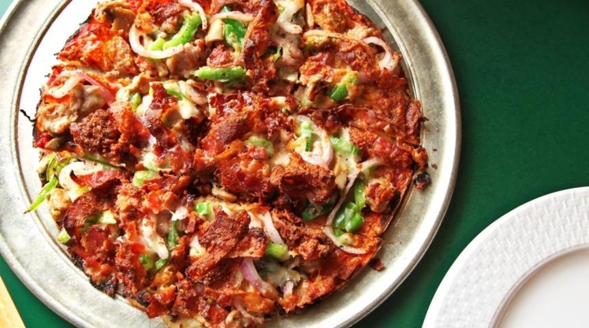 Evde Hazırlayabileceğiniz Hamursuz ve Kolay 6 Pizza Tarifi