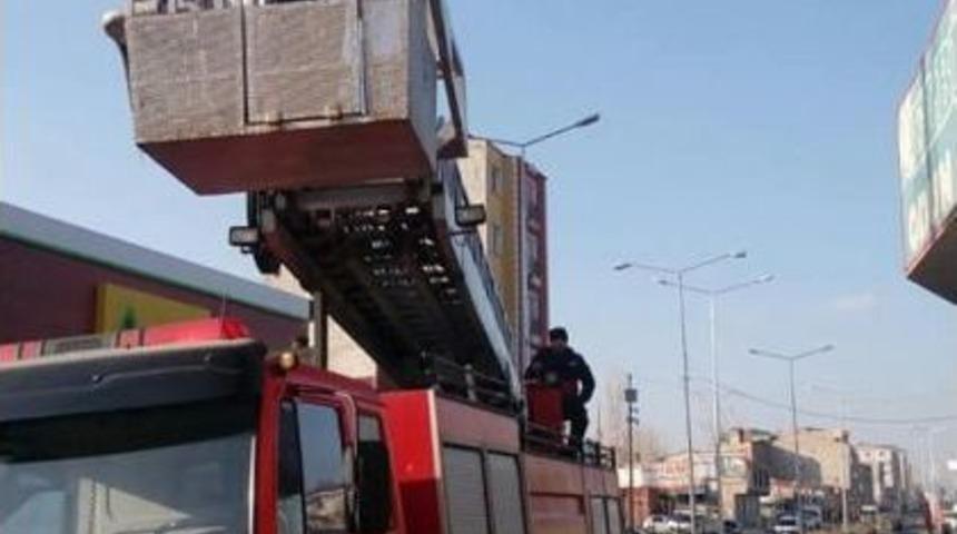 Ağrı&rsquo;da Kedi Kurtarma Operasyonu