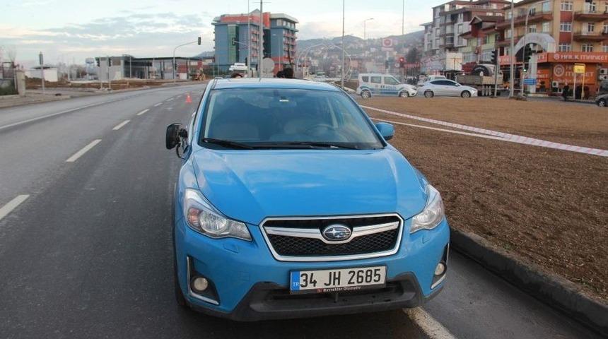 Yolun Karşısına Ge&ccedil;meye &Ccedil;alışırken Otomobil &Ccedil;arptı