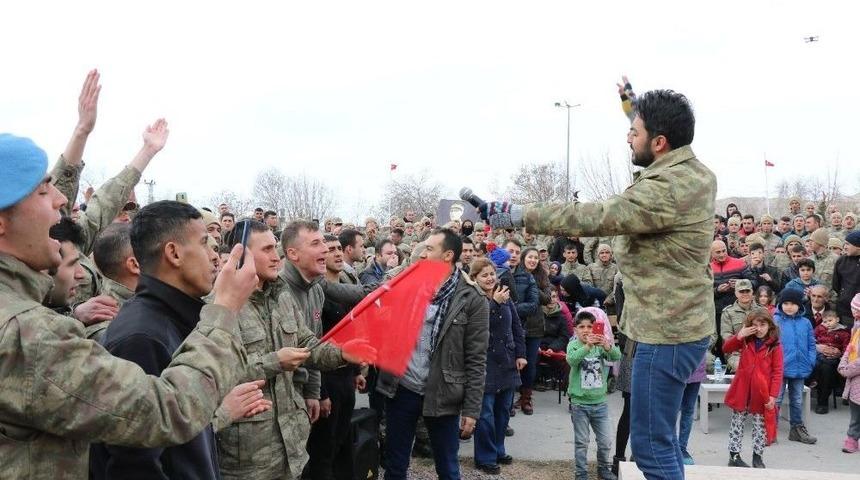 Sanat&ccedil;ı Yusuf G&uuml;ney&rsquo;den Mehmet&ccedil;ik&rsquo;e Moral Konseri