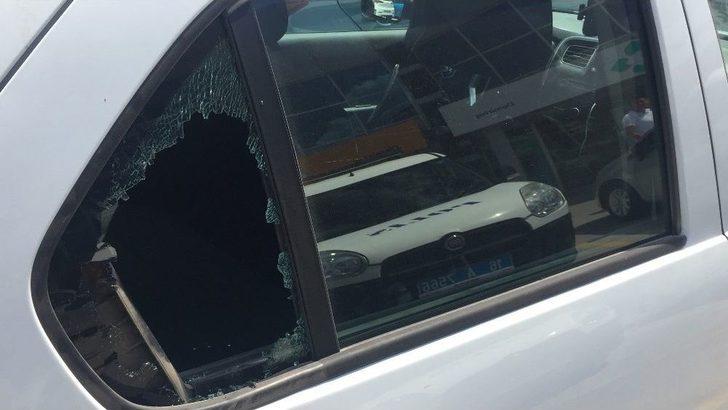 Önce Lastiği Patlattılar, Sonra 100 Bin Lirayı Çalıp Kaçtılar G2