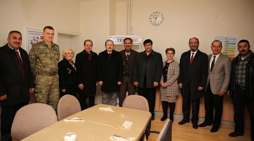 Vali Pehlivan Kızılay Malzeme Depolarında İncelemelerde Bulundu