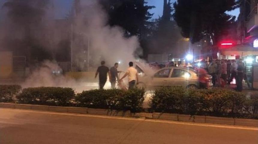 Seyir Halindeki Otomobildeki Patlama Korkuttu