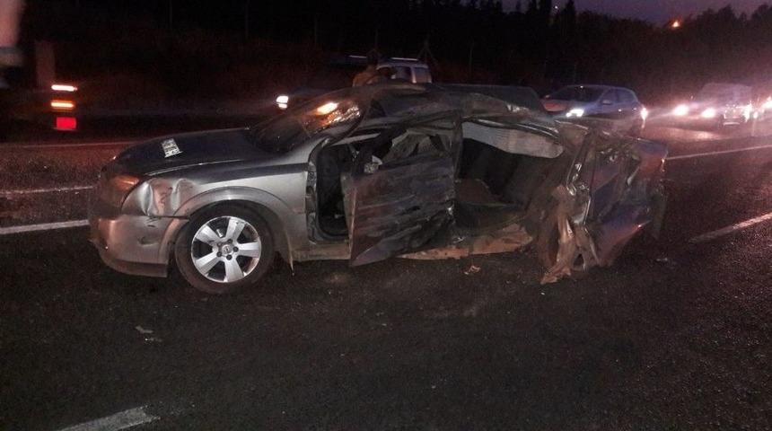 Otomobil Kamyon İle &Ccedil;arpıştı