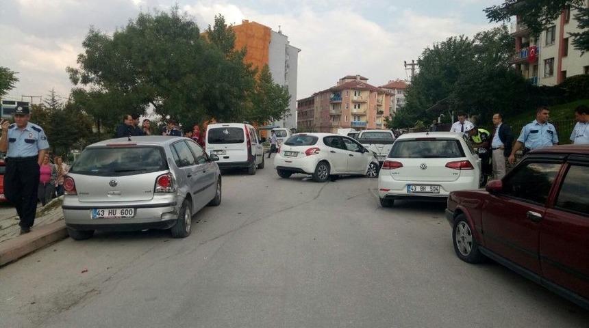 Alkoll&uuml; S&uuml;r&uuml;c&uuml; 3 Araca &Ccedil;arparak Durabildi
