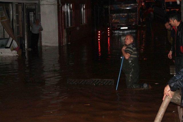 Sarıyer’de Evler Sular Altında Kaldı