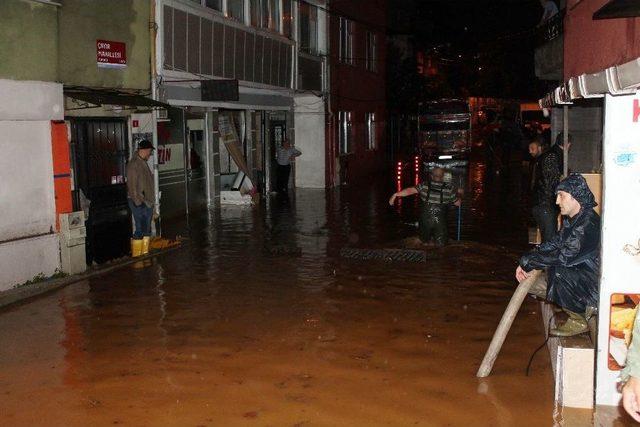 Sarıyer’de Evler Sular Altında Kaldı