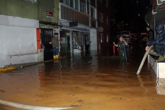 Sarıyer’de Evler Sular Altında Kaldı