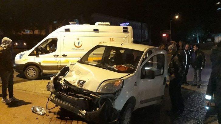 Beton Mikseri İle Ticari Araçla Çarpıştı: 1 Yaralı G2