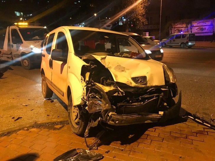 Beton Mikseri İle Ticari Araçla Çarpıştı: 1 Yaralı G3