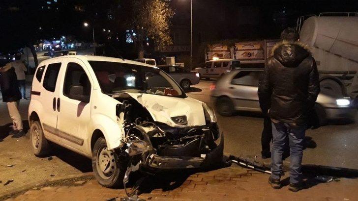 Beton Mikseri İle Ticari Araçla Çarpıştı: 1 Yaralı G4