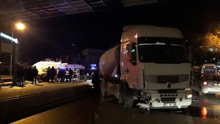 Beton Mikseri İle Ticari Araçla Çarpıştı: 1 Yaralı G5