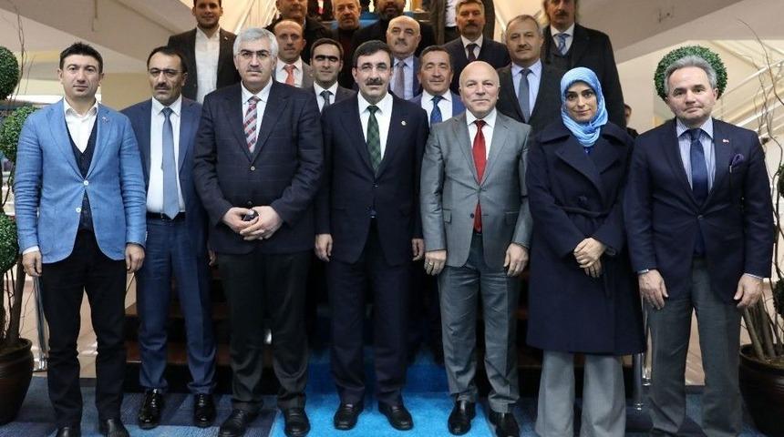 Ak Parti Genel Başkan Yardımcısı Yılmaz&rsquo;dan Sekmen&rsquo;e Ekonomi &Ouml;vg&uuml;s&uuml;