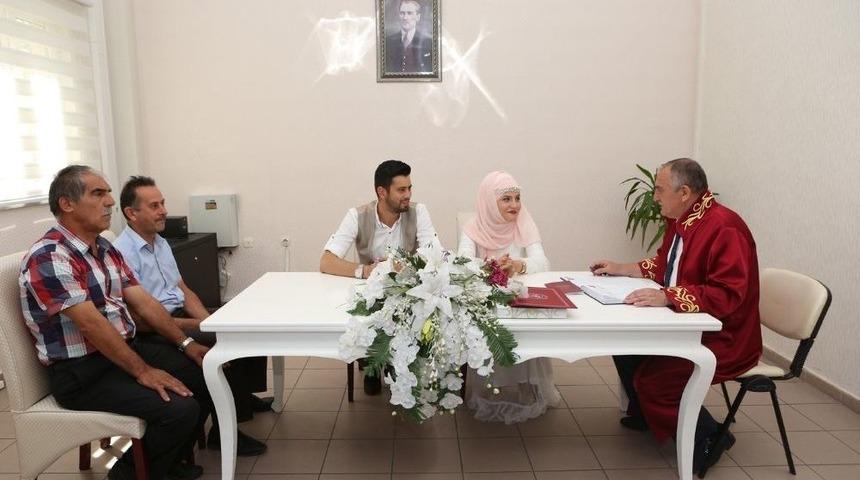 Nikah Tarihlerini Unutulmaz Kılmak İsteyen 60 Çift İmza Attı