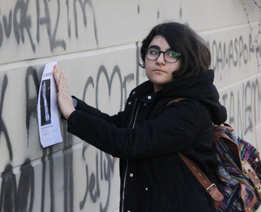 Kayıp Babasını &Ouml;ğrencileriyle Birlikte Sokak Sokak Arıyor