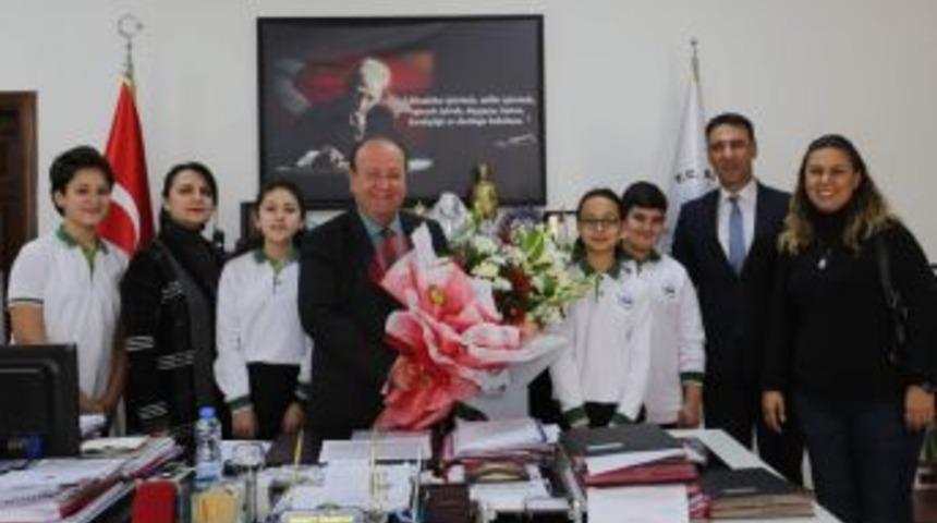 Dr. Fevzi-m&uuml;r&uuml;vet Uğuroğlu Ortaokulu&rsquo;ndan Başkan &Ouml;zakcan&rsquo;a Ziyaret