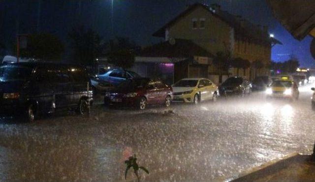 Bandırma'da Yağmur Etkili Oldu