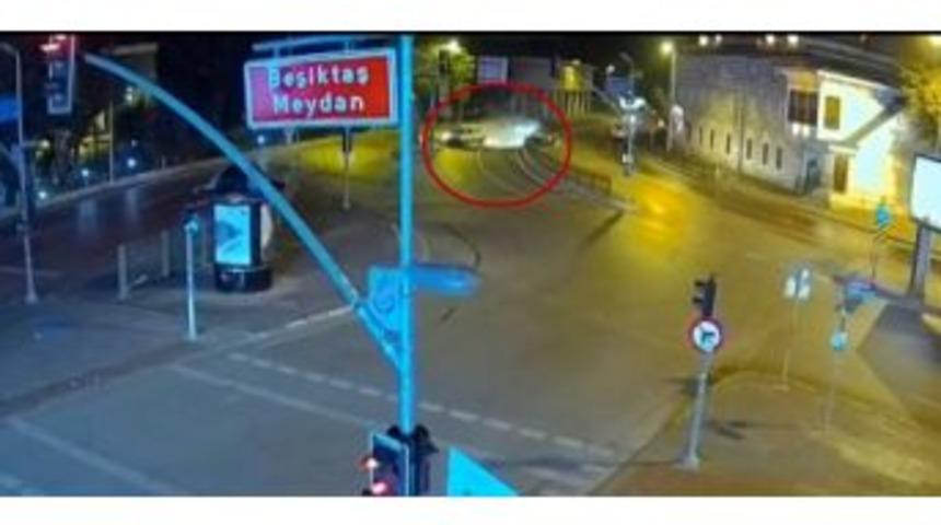 Beşiktaş Meydanı&rsquo;ndaki Feci Kaza Kamerada