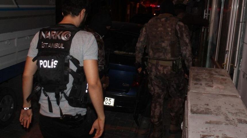 İstanbul Polisinin Uyuşturucuyla M&uuml;cadelesi S&uuml;r&uuml;yor