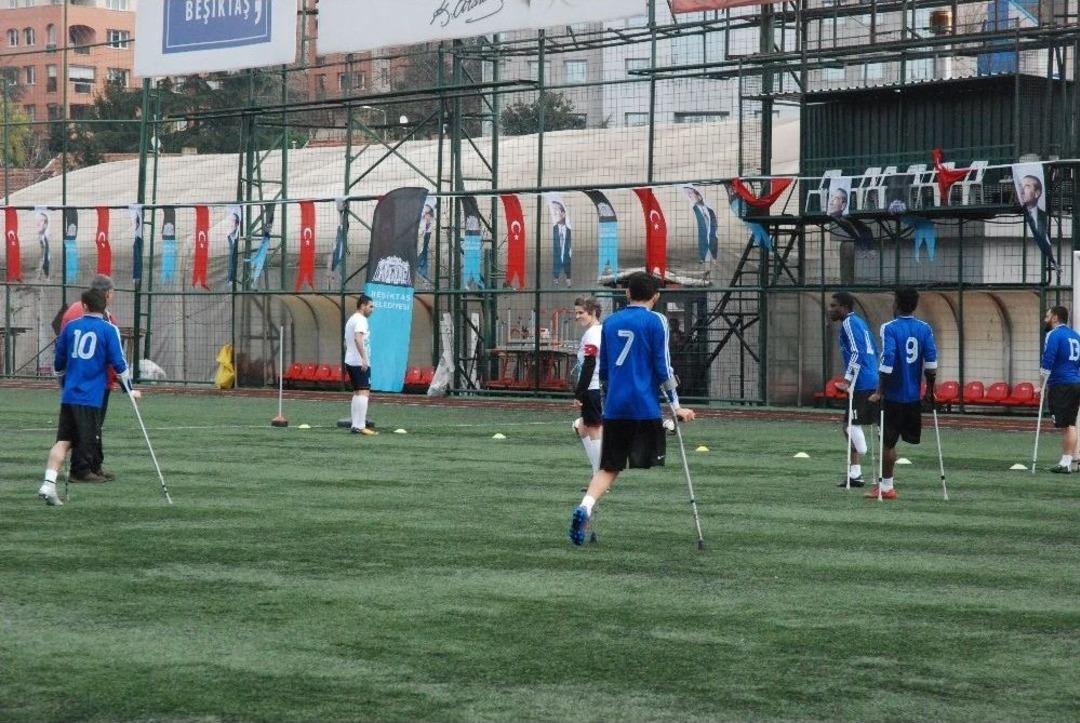 Beşiktaş Belediyesi Engelliler İ&ccedil;in Sahaya &Ccedil;ıktı