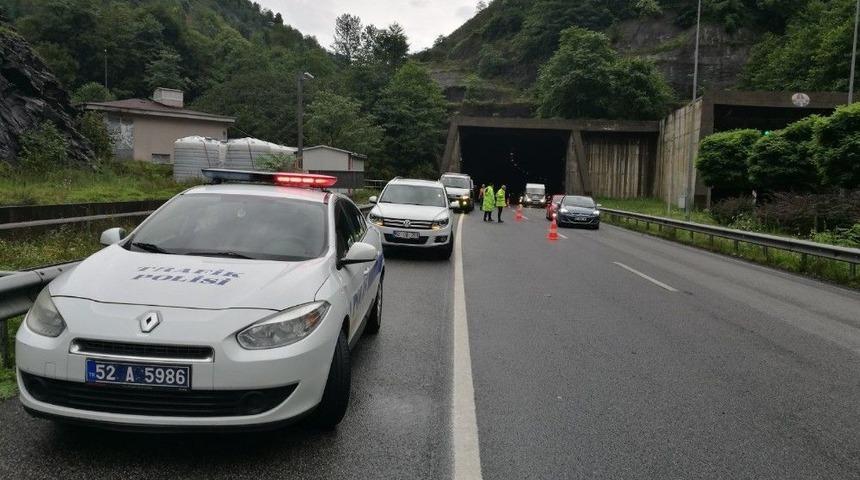 Otomobilde Yangın &Ccedil;ıktı, Sonrasında Trafik Kazası Yaşandı