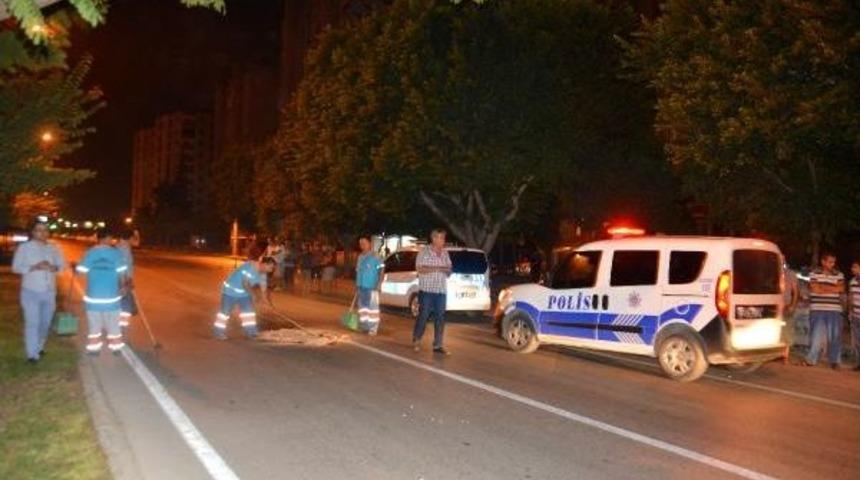 Otomobilin &Ccedil;arpıp Ka&ccedil;tığı Gen&ccedil; Kız &Ouml;ld&uuml;