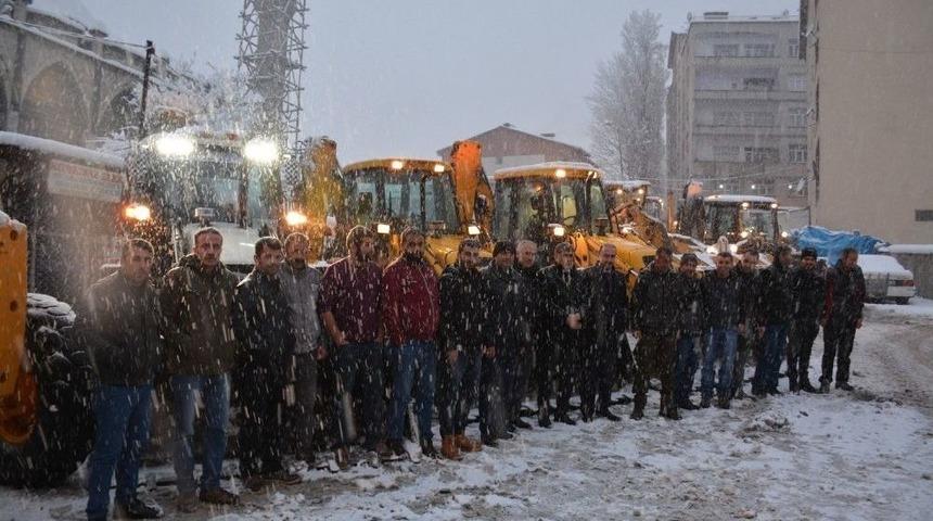 Hakkari Belediyesinden Kar Seferberliği