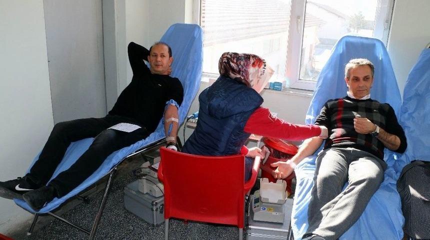 &Ouml;zel İdare Personelinden Kan Bağışı