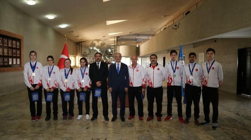 Başarılı Sporculardan Başkan Başsoy&rsquo;a Ziyaret