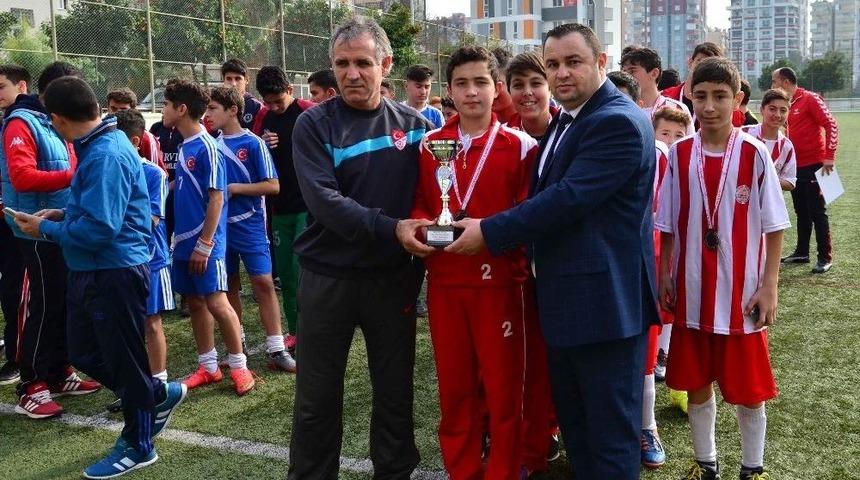 Adana&rsquo;da Okullararası Yıldız Erkekler Futbol M&uuml;sabakaları Tamamlandı