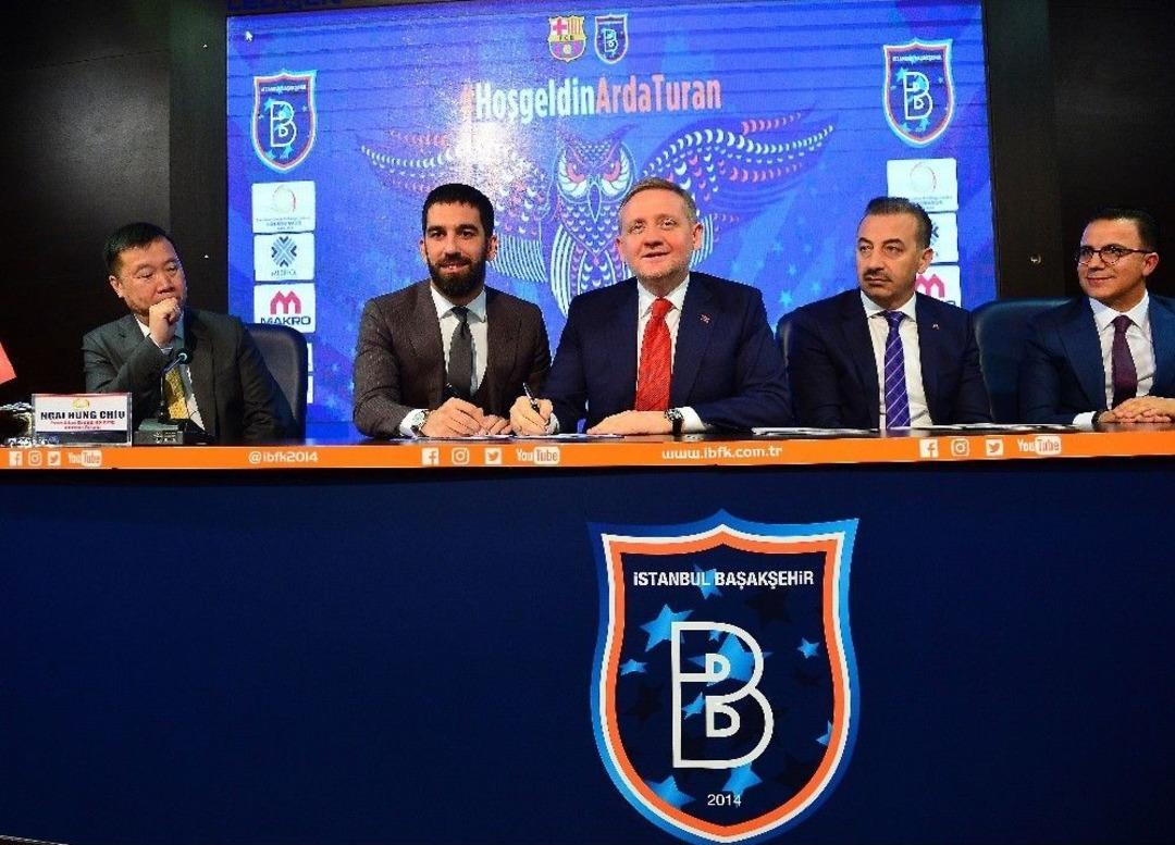 Arda Turan Resmen Başakşehir&rsquo;de