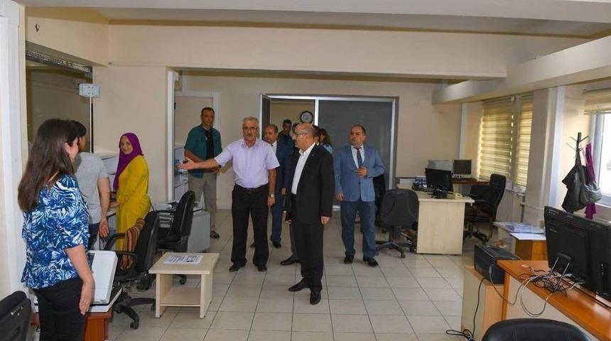 Vali Demirtaş, Ehliyet Ve Pasaport Verme Biriminde İncelemelerde Bulundu