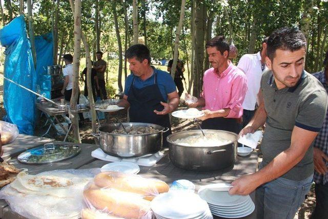 Vali Toprak Ve Komutanlar Uyanık Mezrasına Konuk Oldu