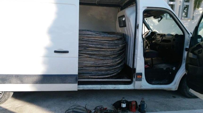 25 Bin Liralık Bakır Teli &Ccedil;alan Hırsız Jandarmadan Ka&ccedil;amadı