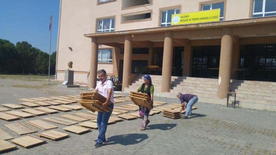 Fedakar M&uuml;d&uuml;r G&ouml;rev Yaptığı Okulu Yeniledi