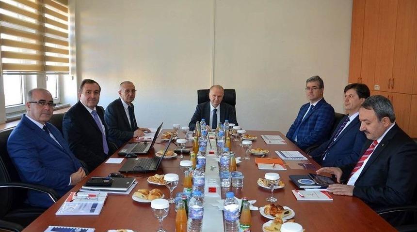 Vali Ceylan İl Sağlık M&uuml;d&uuml;rl&uuml;ğ&uuml;&rsquo;nden Brifing Aldı.