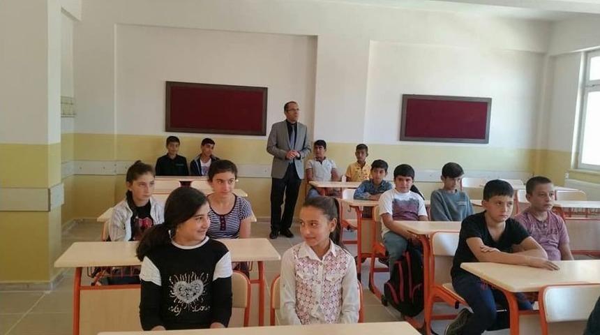 Milli Eğitim M&uuml;d&uuml;r&uuml; Kaya Okulları Gezdi