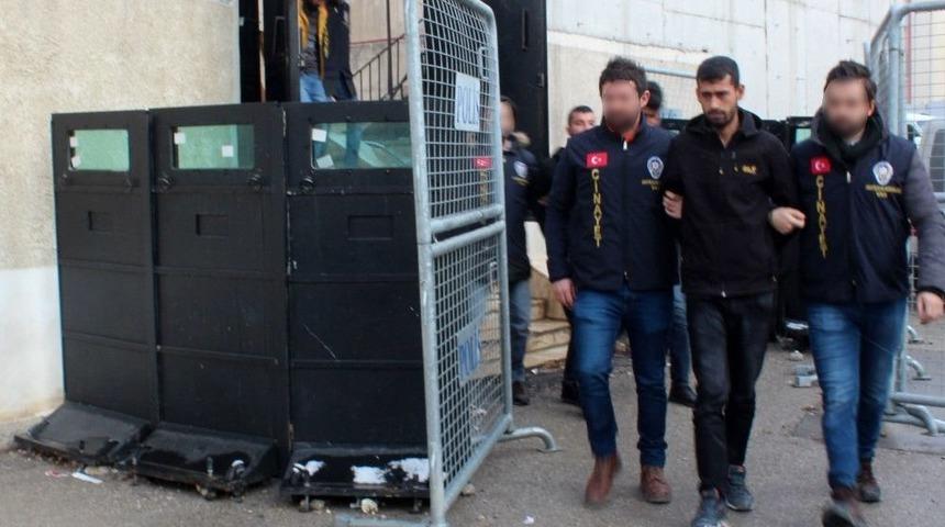 32 Yerinden Bı&ccedil;aklanarak &Ouml;ld&uuml;r&uuml;len Gen&ccedil; Kızın Katil Zanlısı Yakalandı