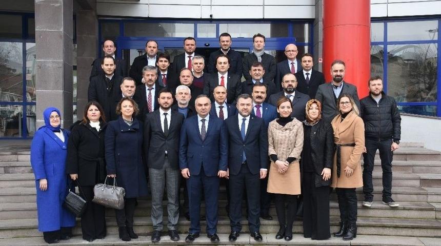 Başkan Ay Ak Parti Yeni Y&ouml;netimini Ağırladı