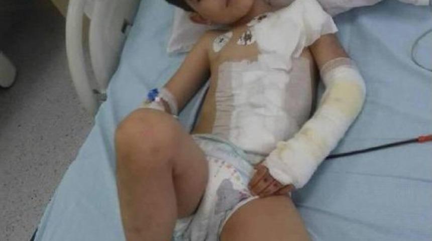 Nusaybin'de Otomobilin Altında Kalan &Ccedil;ocuk Yaralı Kurtuldu