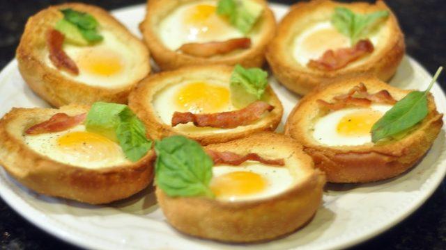 Ekmek Teknesinde Yumurta