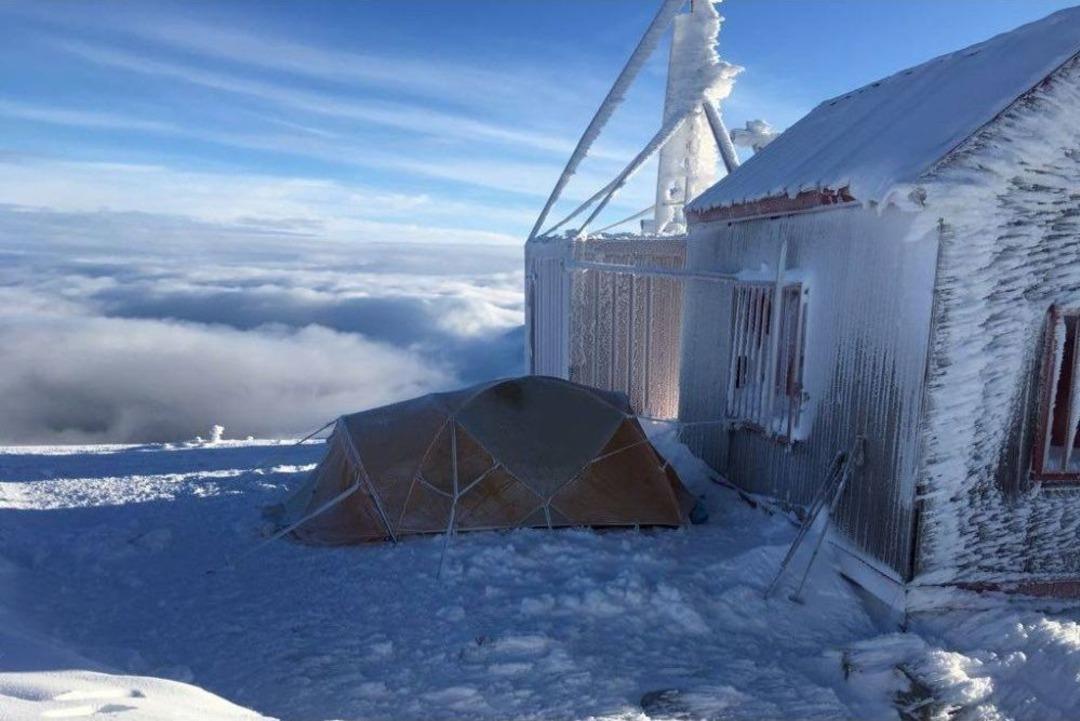 Dağcılardan Bulutların &Uuml;zerinde Kamp Keyfi