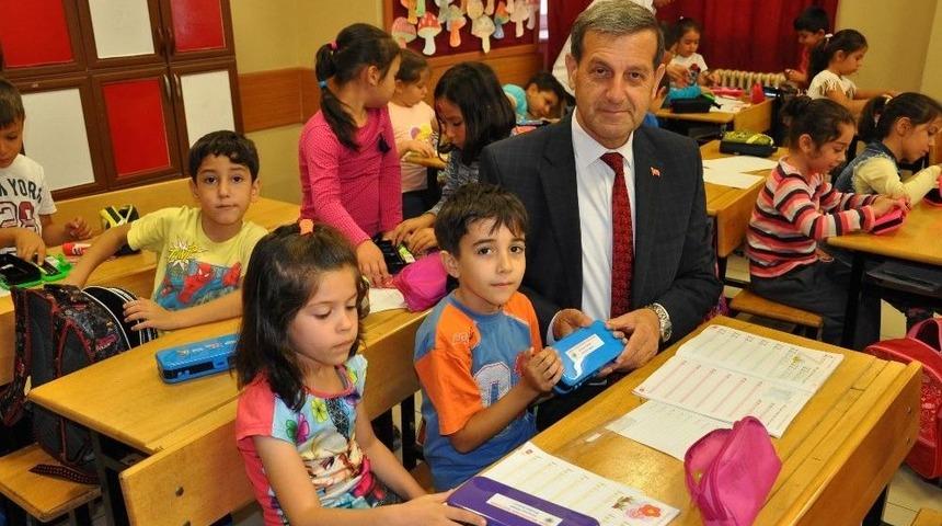 Başkan &Ouml;zkan Anasınıfı &Ouml;ğrencilerini Sevindirdi