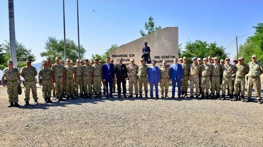 Vali Güzeloğlu Lice’deki Üs Bölgelerinde İncelemelerde Bulundu